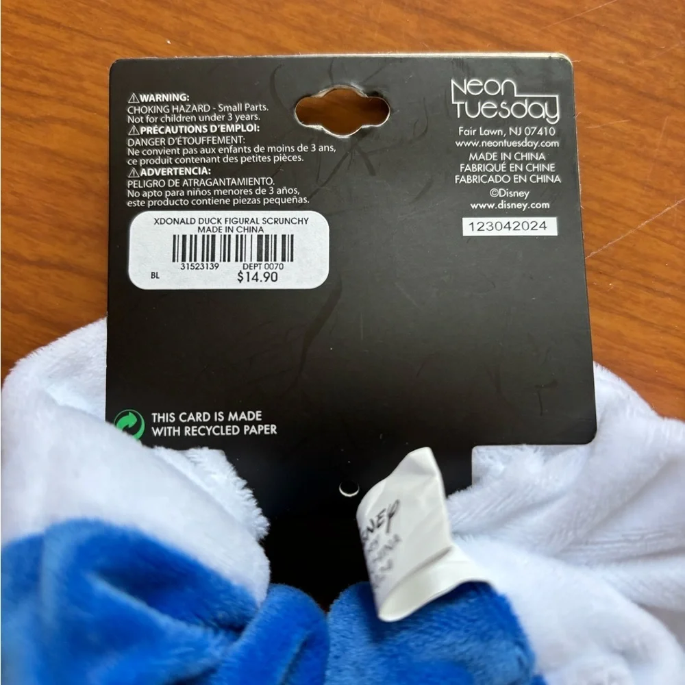 NWT Disney Donald Duck Plush scrunchie - Picture 4 of 6